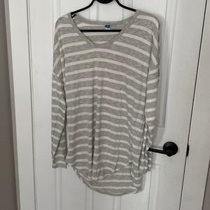 NWT Old Navy women’s luxe long sleeve shirt size M tall. Grey white mix